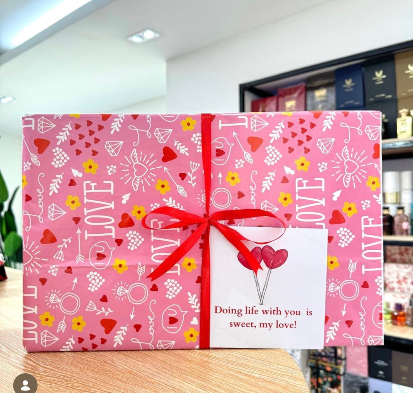 GIFT WRAPPING